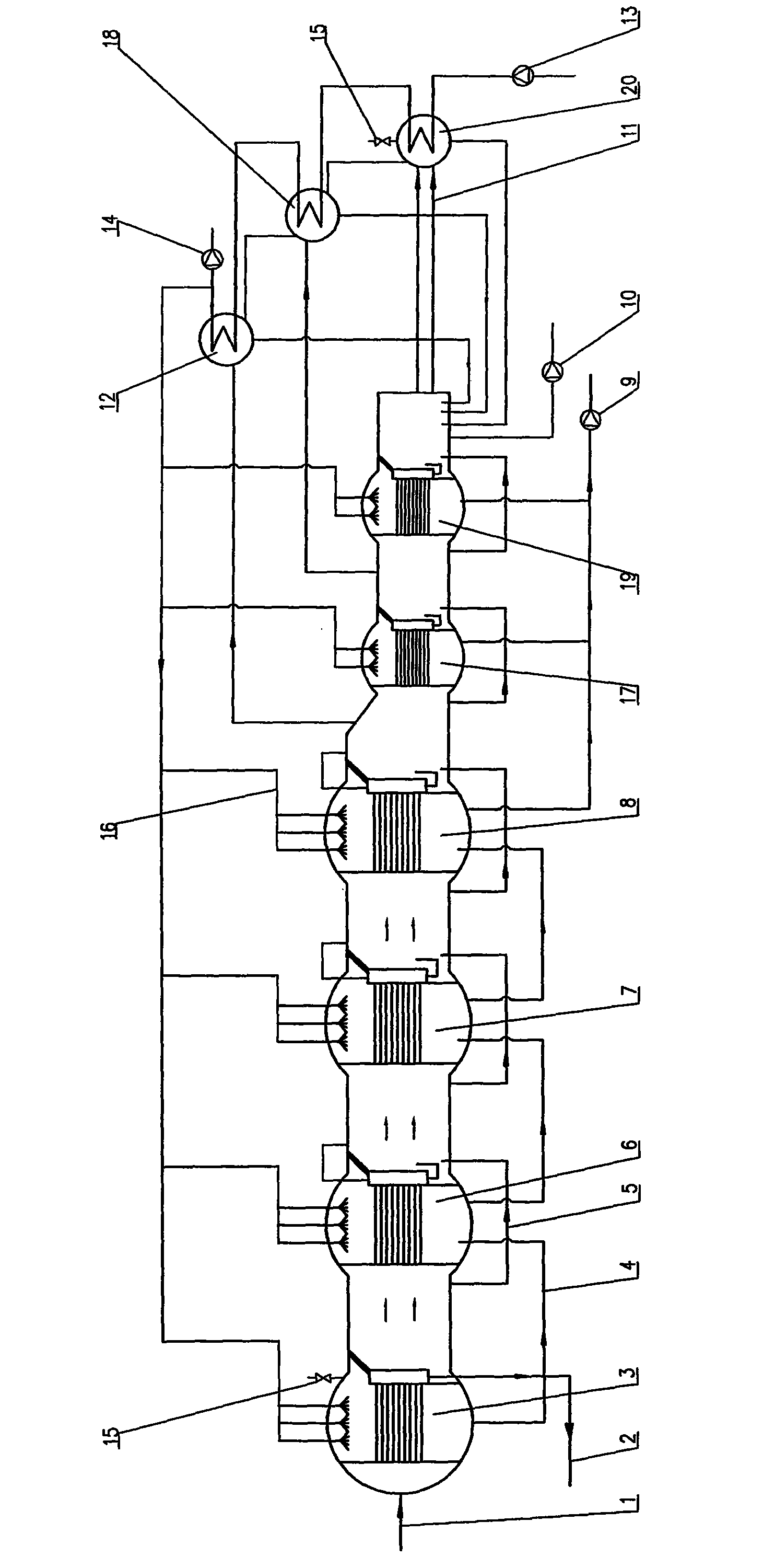 Multi-effect distillation seawater desalinating device of multi-stage type condenser