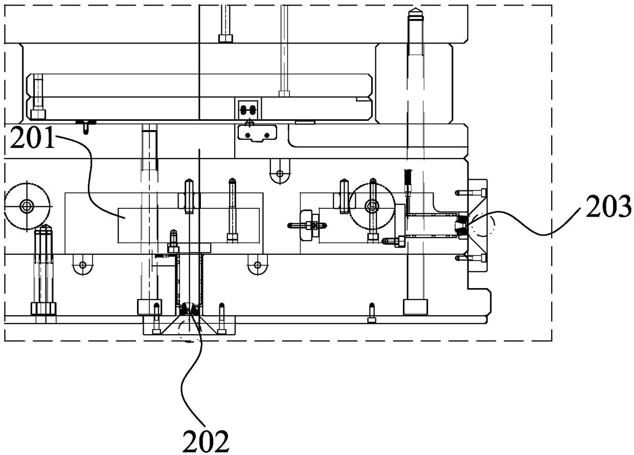 Two-material bonding apparatus, two-material bonding method and two-material bonding product