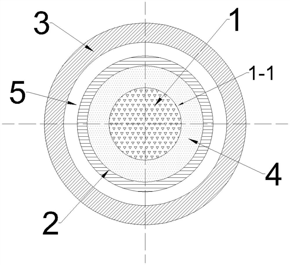 Method for preparing explosive composite tube by implosion method based on water pressure in local vacuum environment