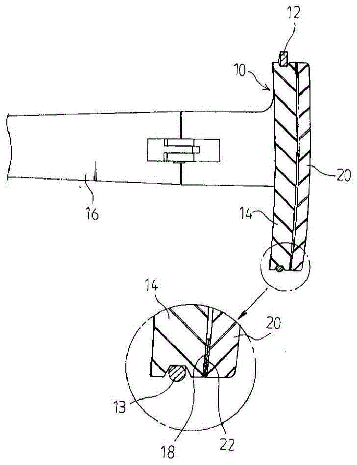 Glasses having detachable auxiliary lenses