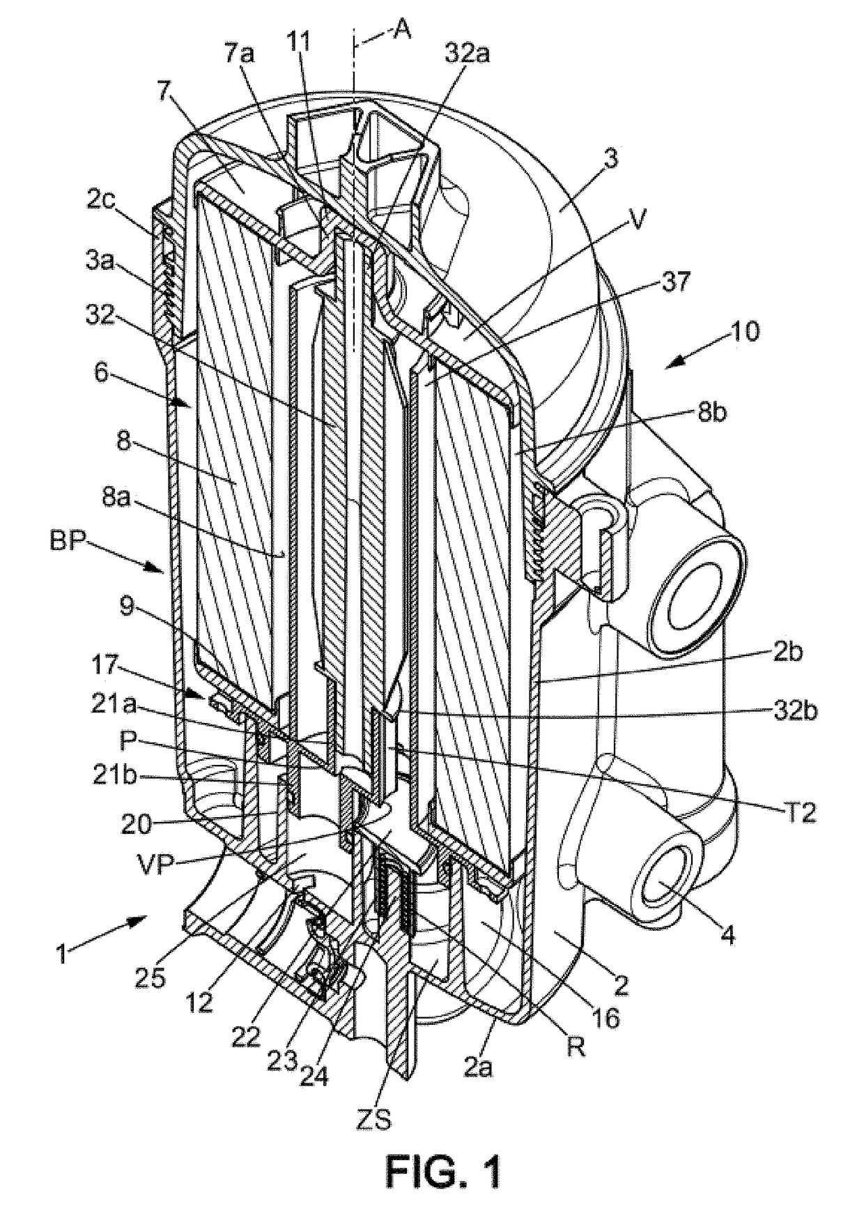 Fuel filter and mounting support of which the outlet is sealed by a valve in case of removal of a filter insert