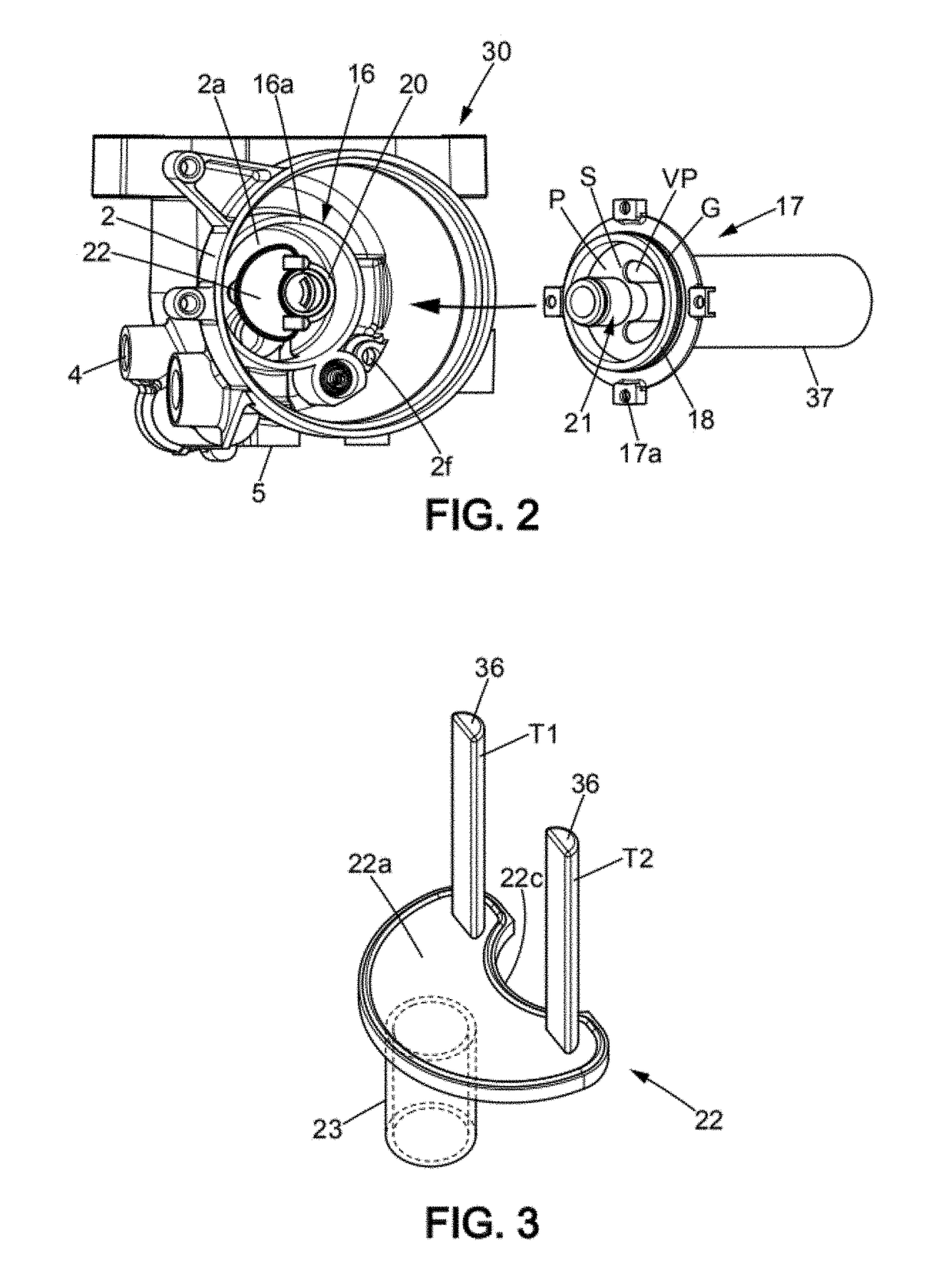 Fuel filter and mounting support of which the outlet is sealed by a valve in case of removal of a filter insert