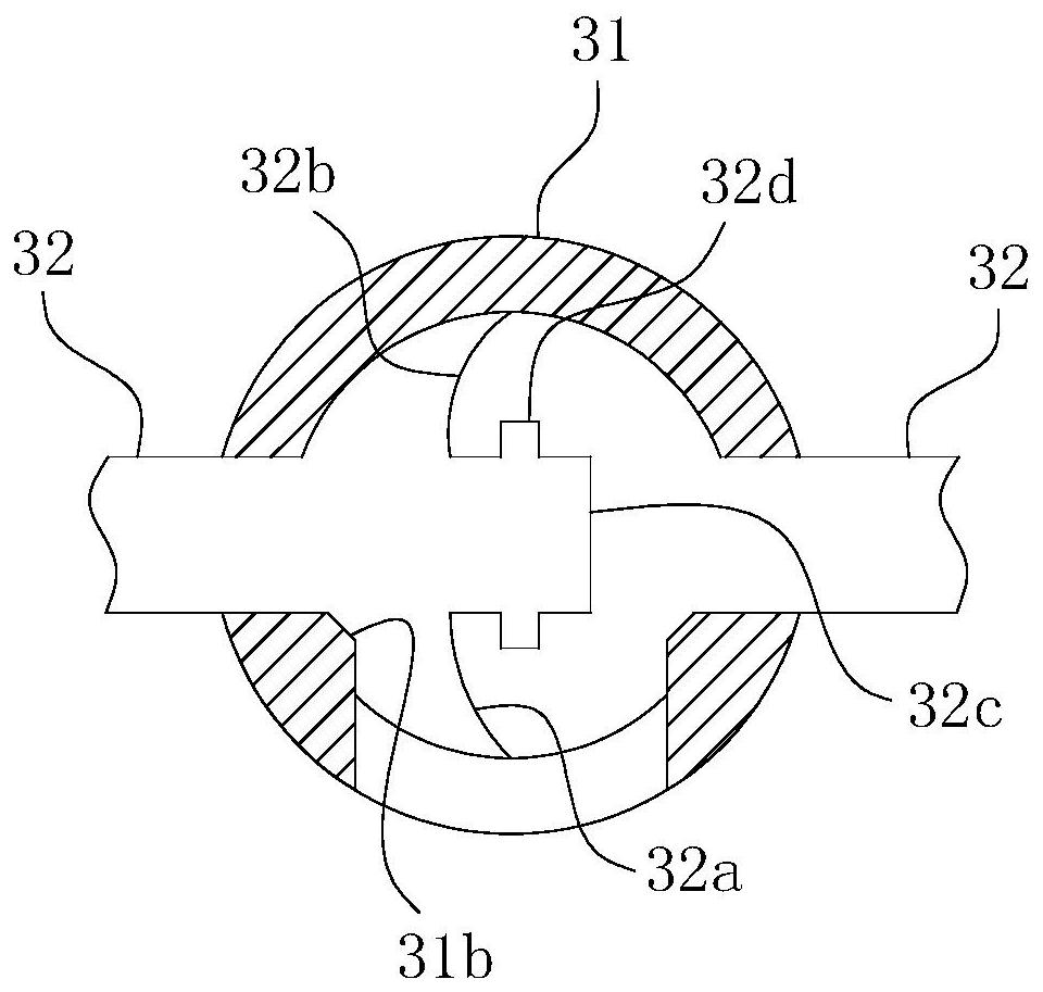 Upper-layer electric shock prevention device for erecting lines on same tower