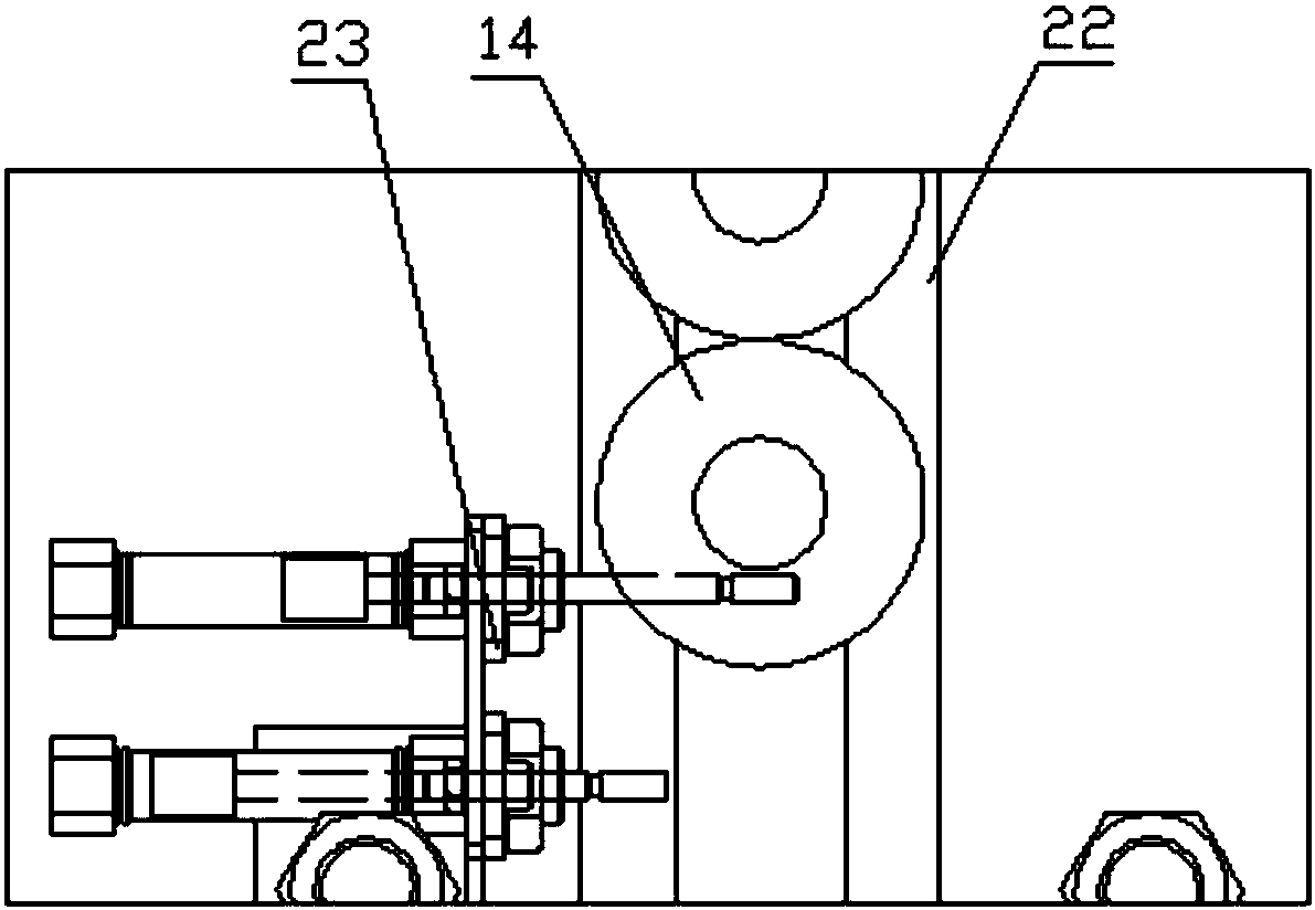 Automatic roll changing device of medical tape automatic winding machine