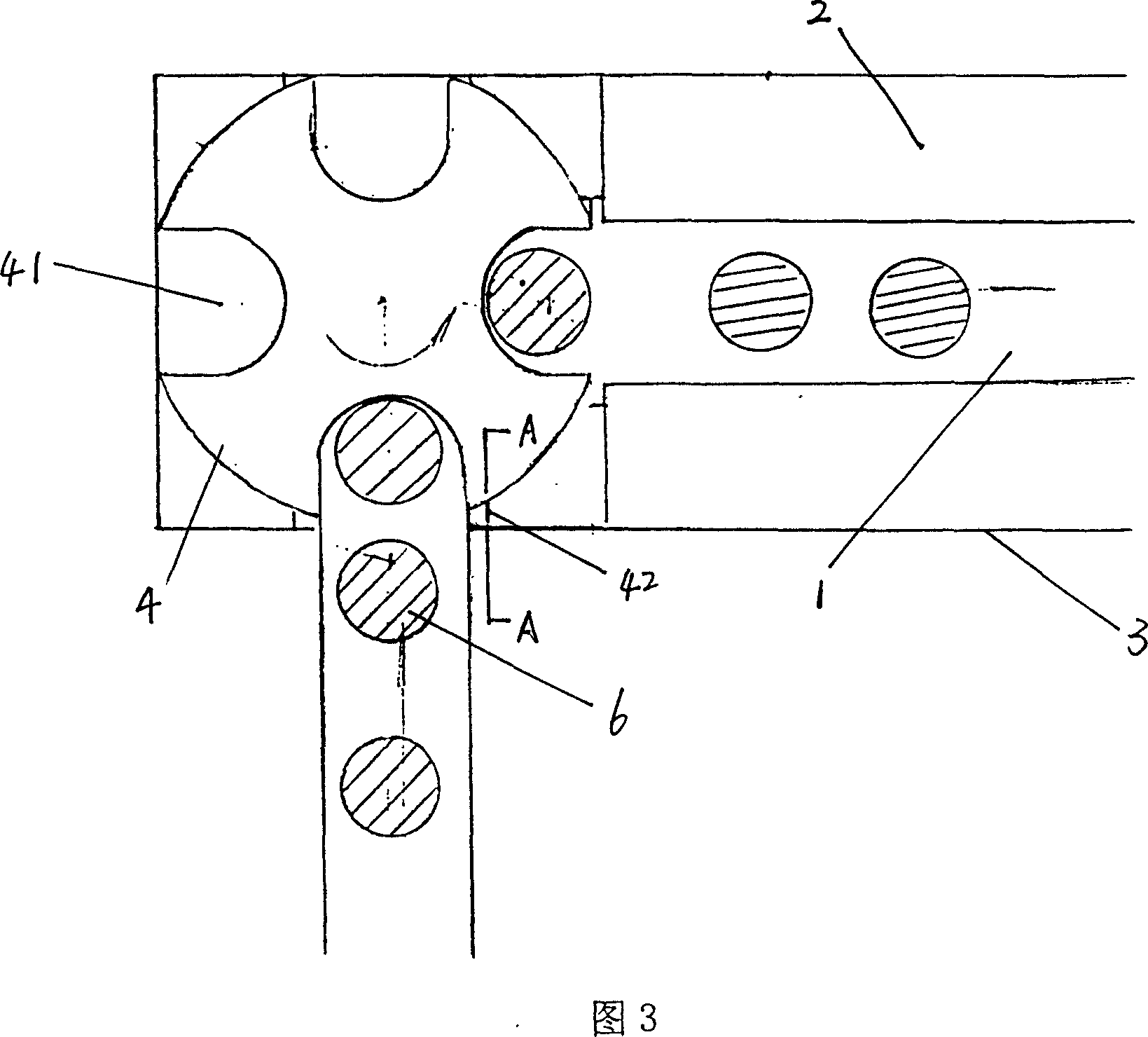 Microwave sterilizing device for sterilization in high performance under low temperature and normal pressure