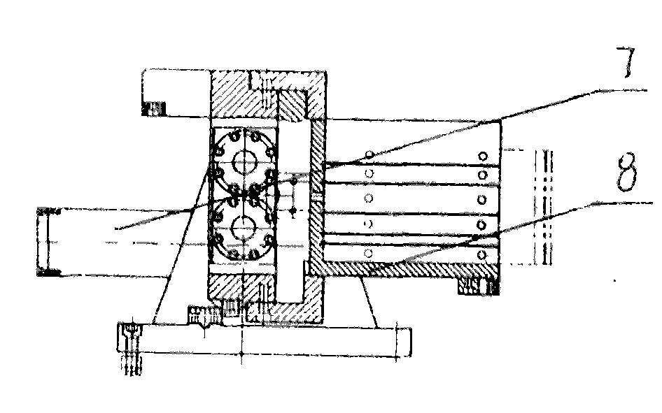 Hydraulic clamping device for batch plates