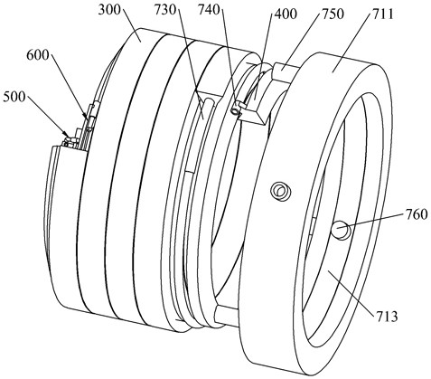 Self-adaptive connecting device for multi-diameter tubular components