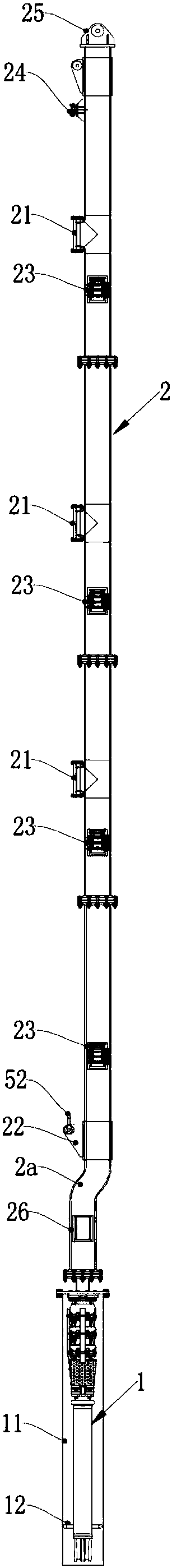 Seawater lifting device arranged in spud leg