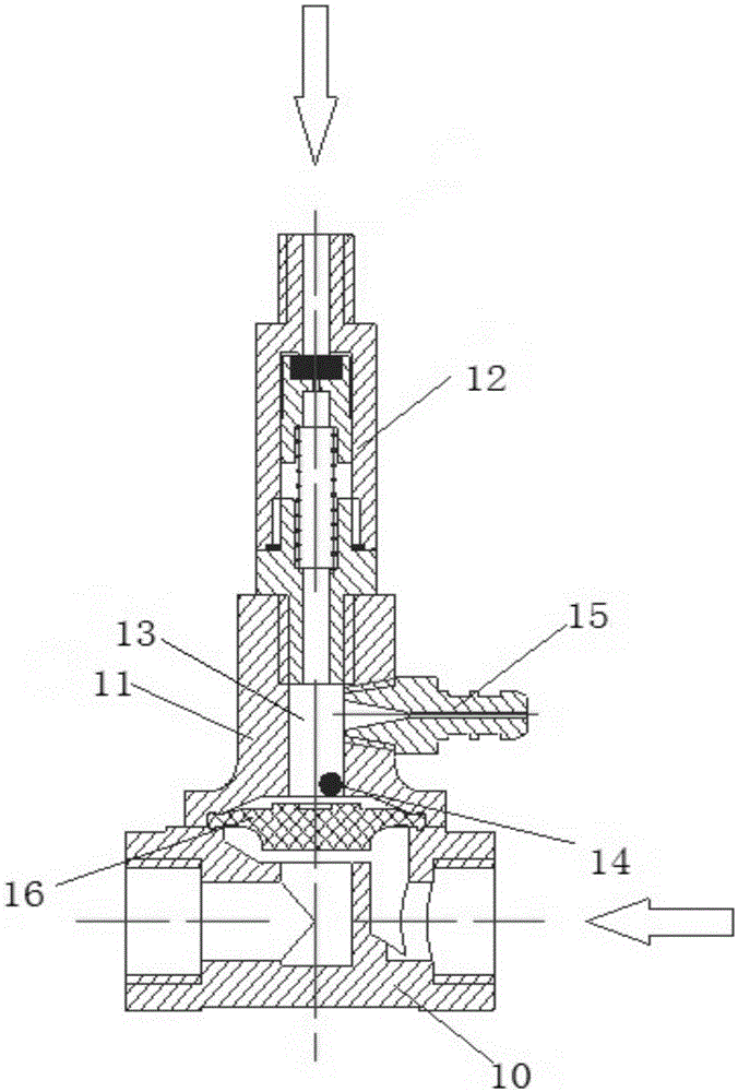 Low-pressure mist spraying system for fire protection of kitchen