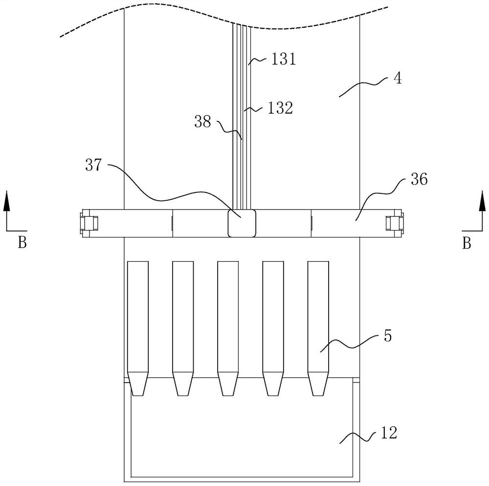 Municipal road solid waste crushing and transferring device