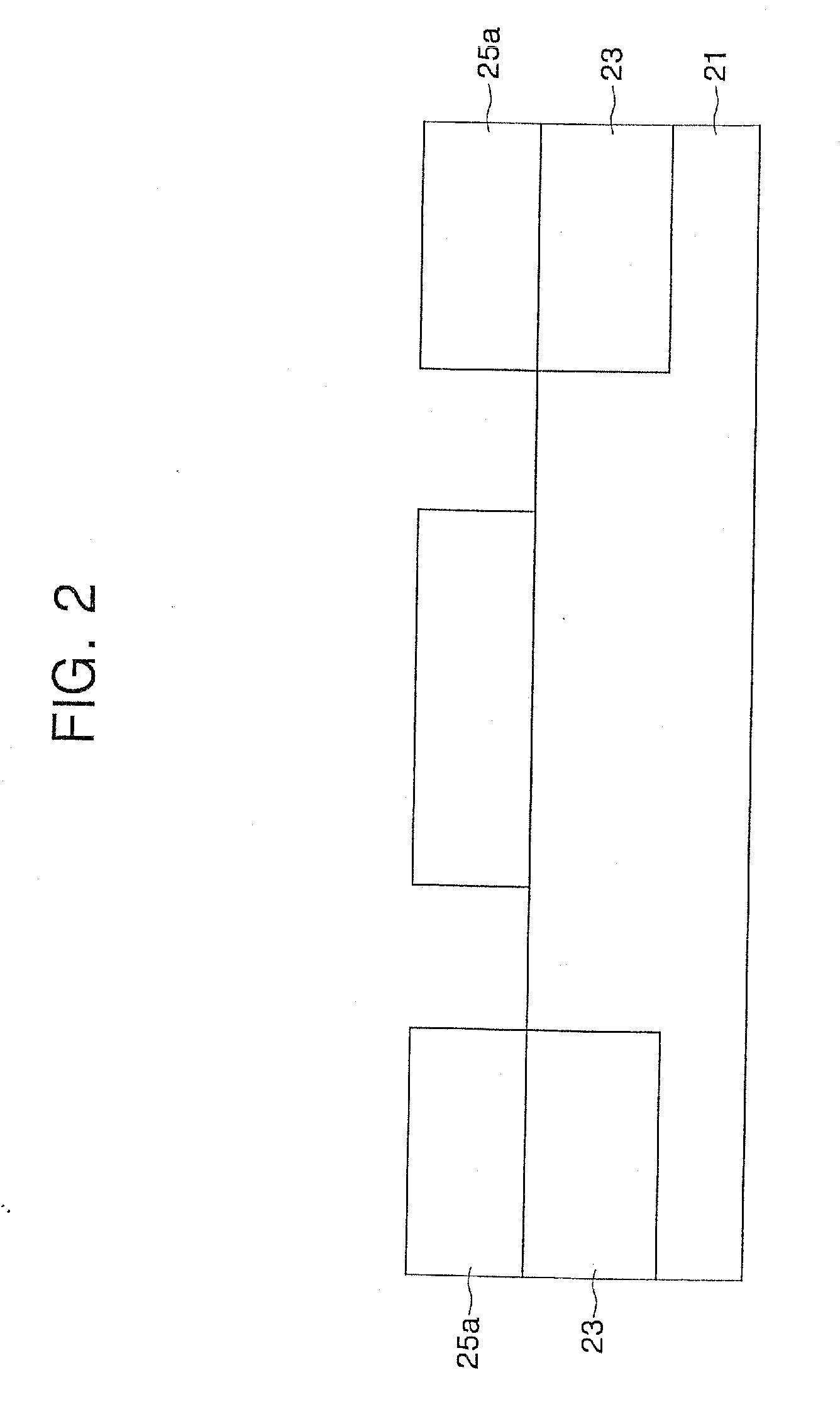 Asymmetric source/drain transistor employing selective epitaxial growth (SEG) layer and method of fabricating same