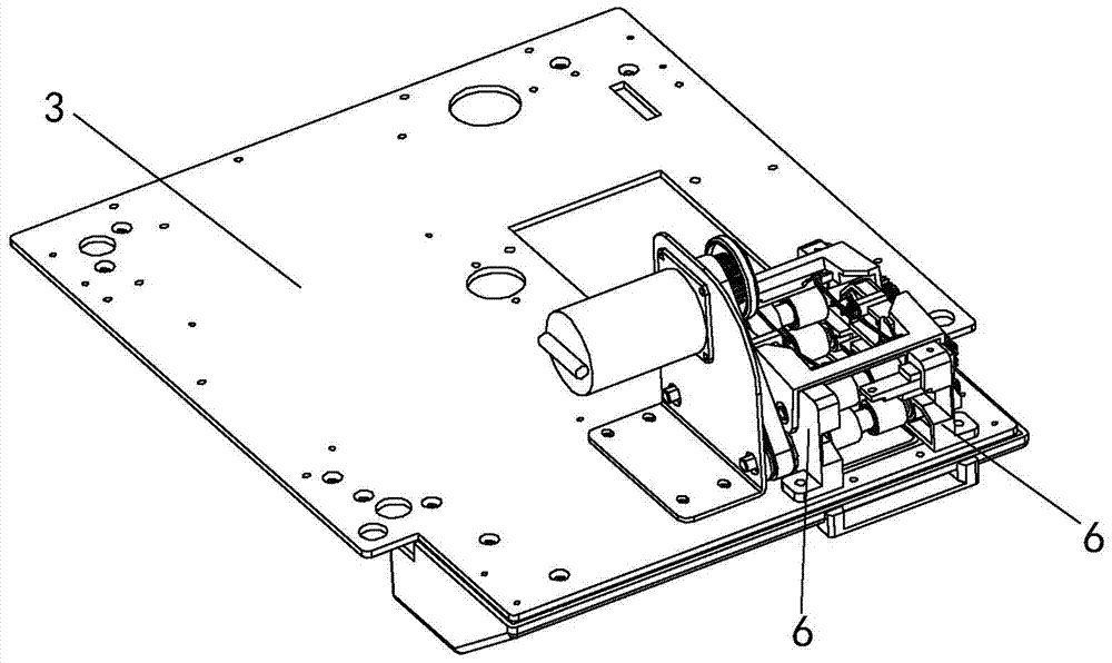 Floating roller traction drive card dispenser for cards of different thicknesses