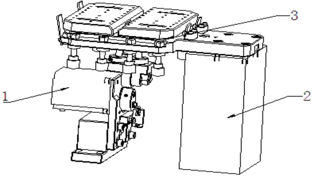 Device and method for automatically cleaving battery pieces