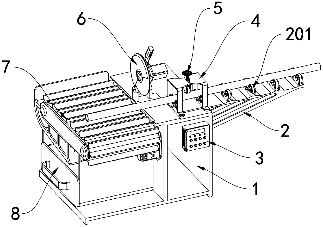 Pipe cutting device capable of preventing cutting pieces from falling off and collecting automatically