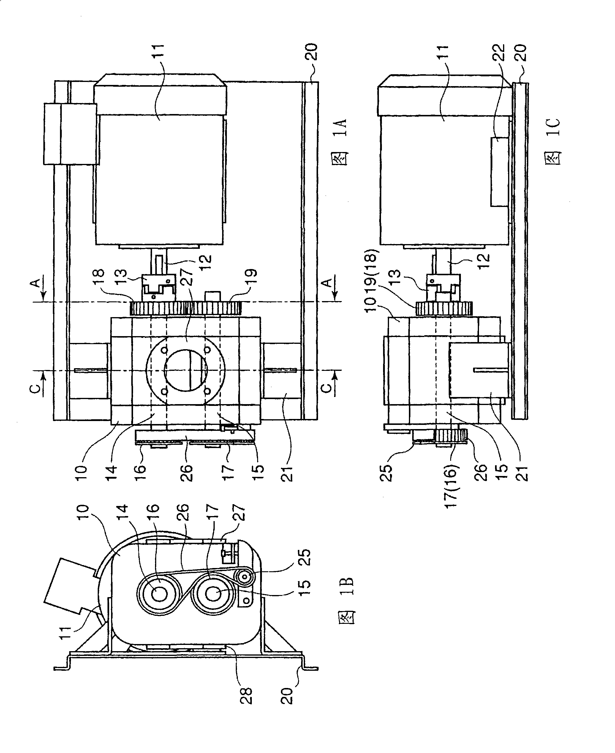 Oil-free fluid machine having two or more rotors