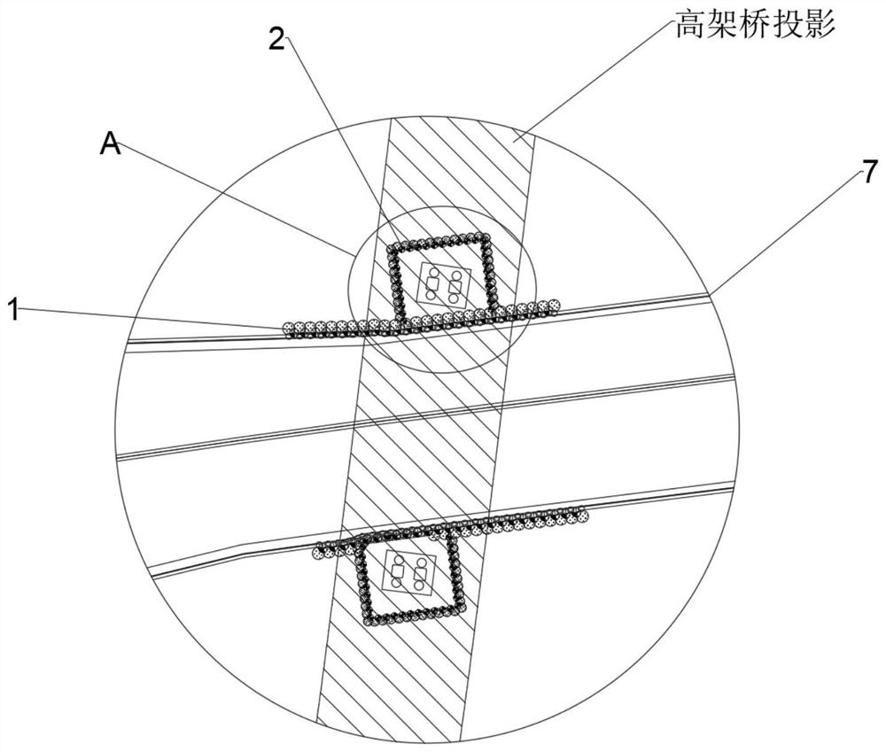 Enclosure structure of close-range underpass low-clearance bridge and construction method thereof