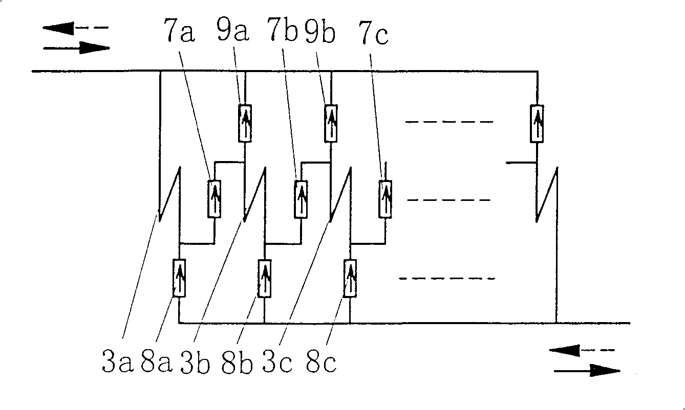 Refrigerating system for heat pump air conditioner and its realizing method