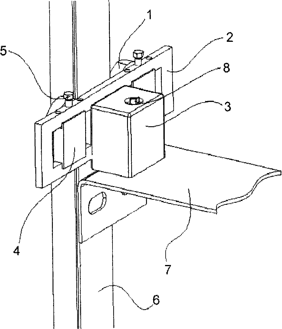 Guide rail straightness regulating device