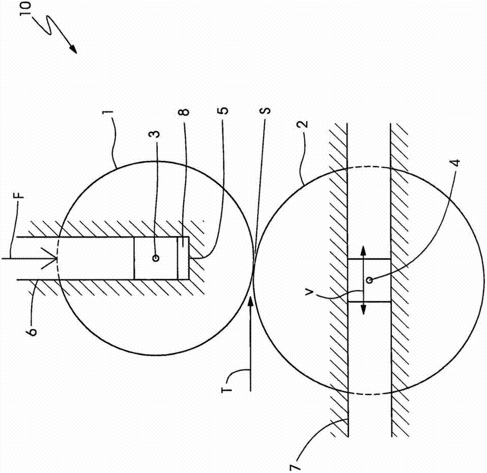 Device for stamping with adjustable distance between the rolls