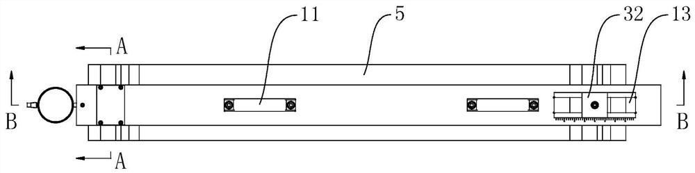 Measuring tool and method for measuring distance between linear rails of machine tool body