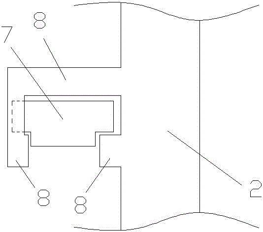 Feed plate device capable of preventing solder strip accumulation