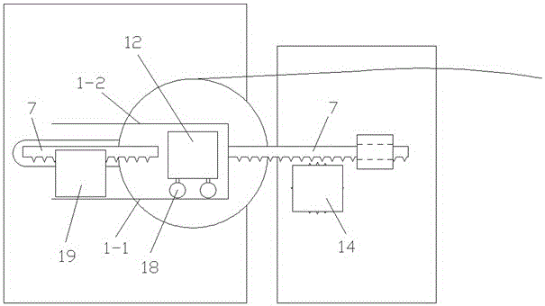 Feed plate device capable of preventing solder strip accumulation