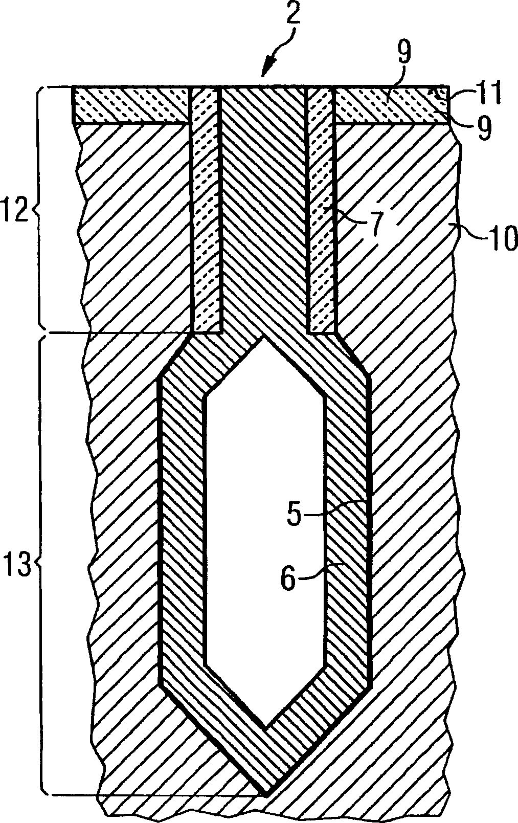 Groove capacitor and its manufacture