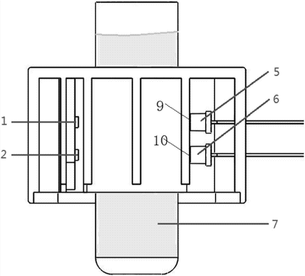 Detection device and detection method based on blood content in double-wave-length detection liquid