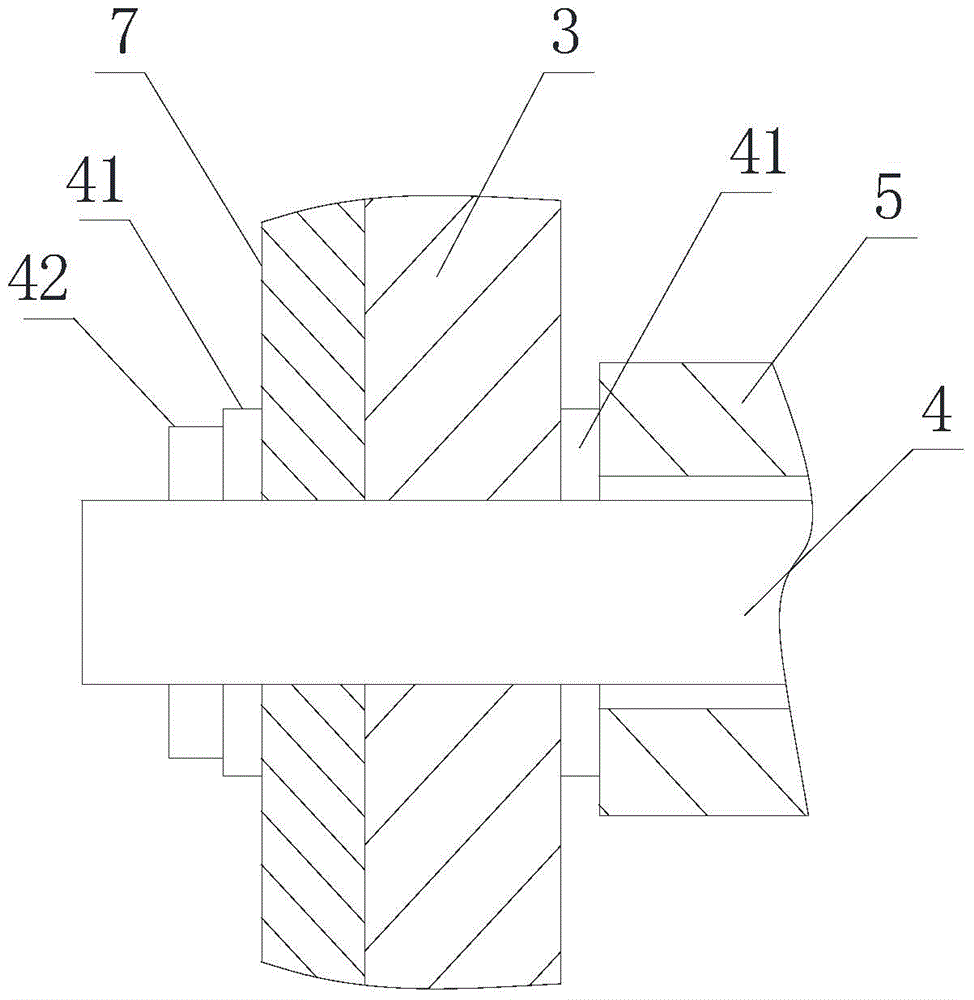 Discharging tray for rubber track