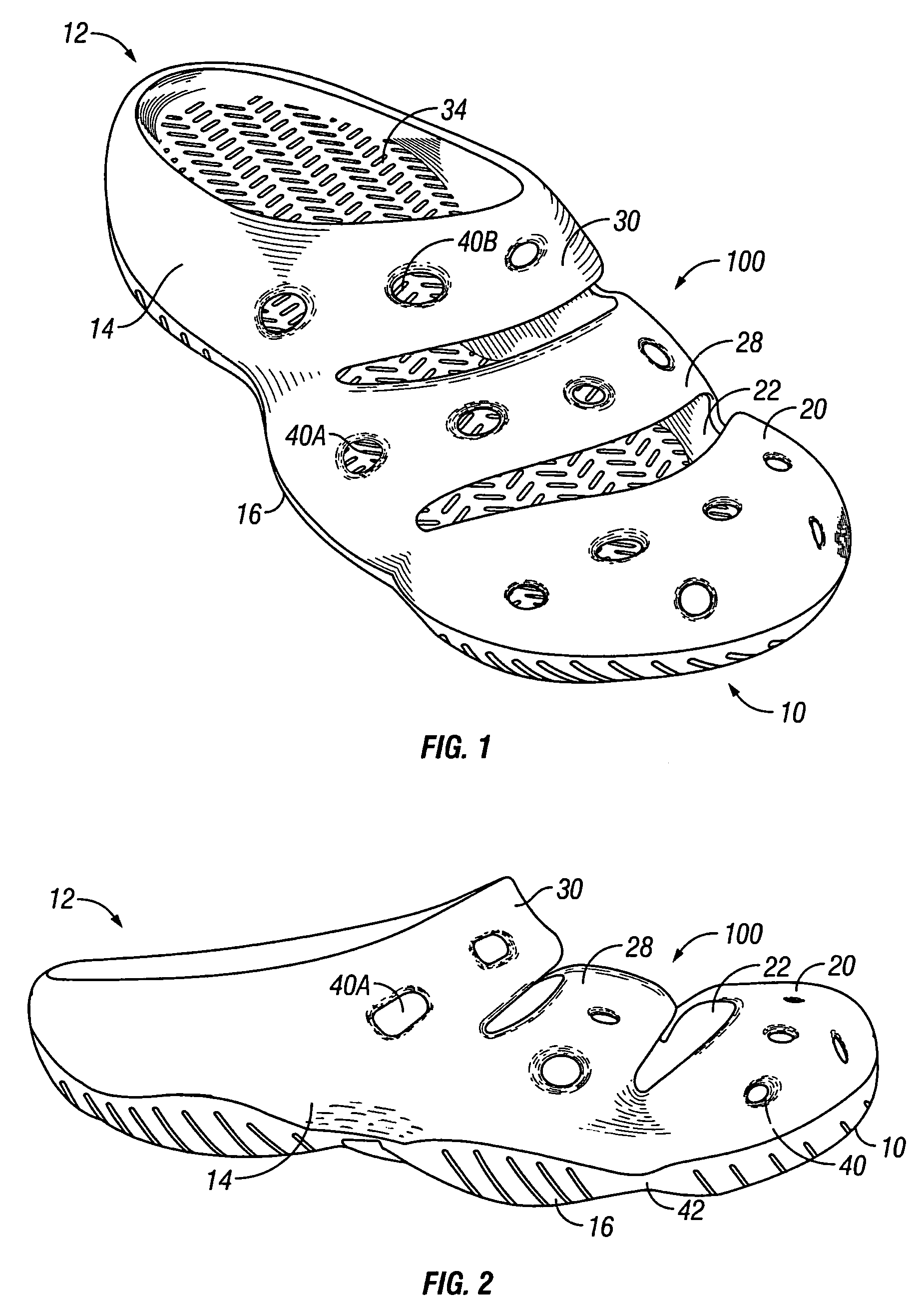 Footwear having an enclosed and articulated toe