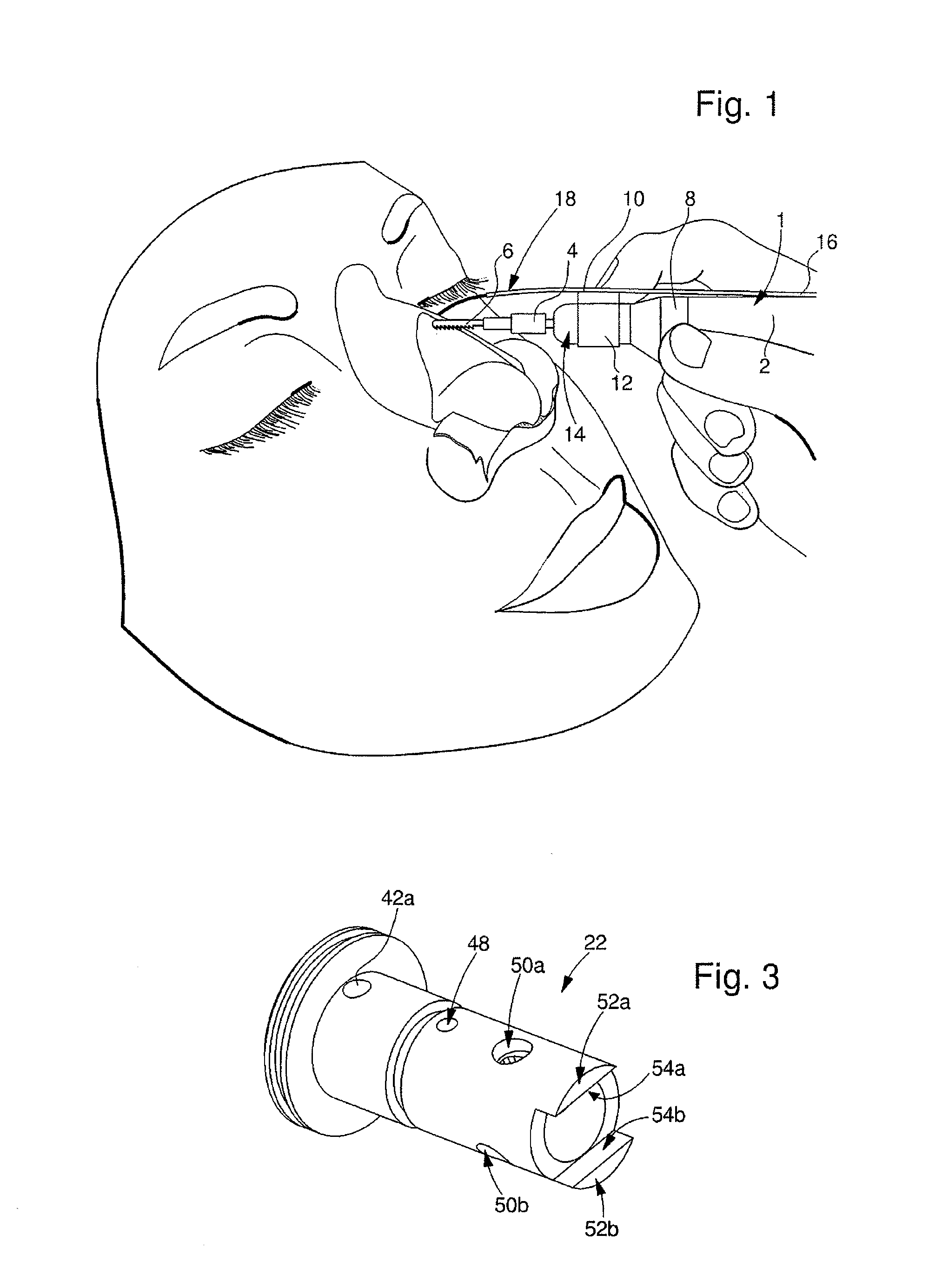 Coupling device between the drive shaft of a surgical instrument and a tool