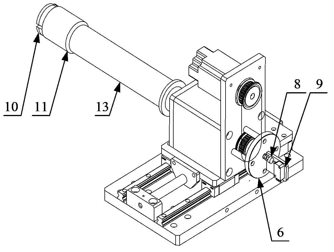 Pipe bending machine and chuck device thereof