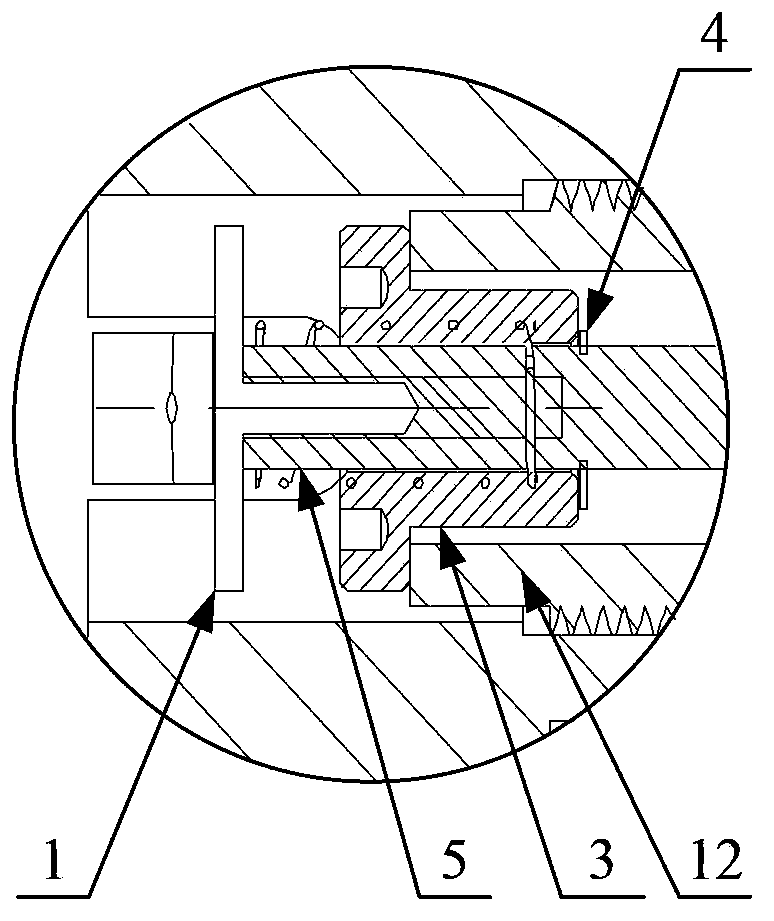 Pipe bending machine and chuck device thereof