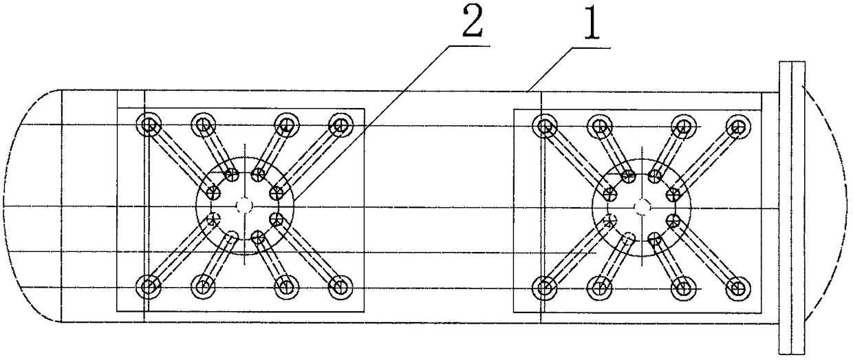 Longitudinal-circulation autoclave provided with external thermal-cold cycling device