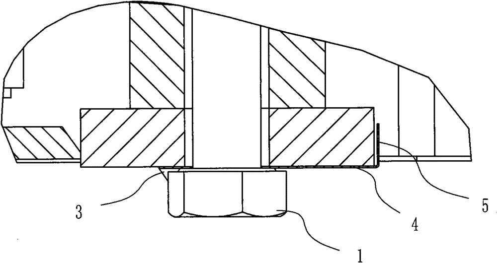 Looseness-proof fastening structure of counterweight bolts of large excavator and fastening method thereof