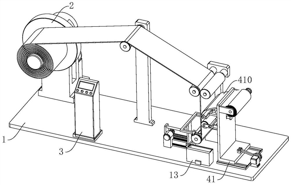 A protective paper attaching device capable of automatically adapting to the width of the steel strip