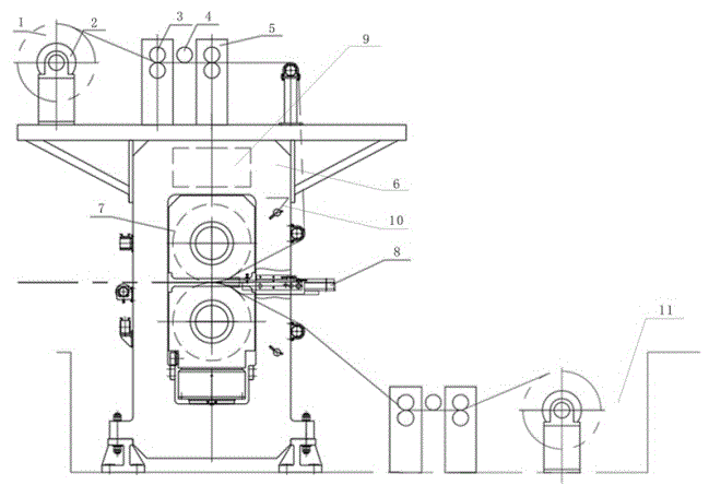 Compound cast-rolling device for metallurgical bonding of liquid aluminum base strip and single metal or alloy strip