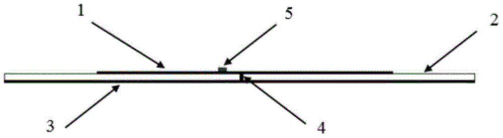 Circularly polarized anti-metal tag antenna