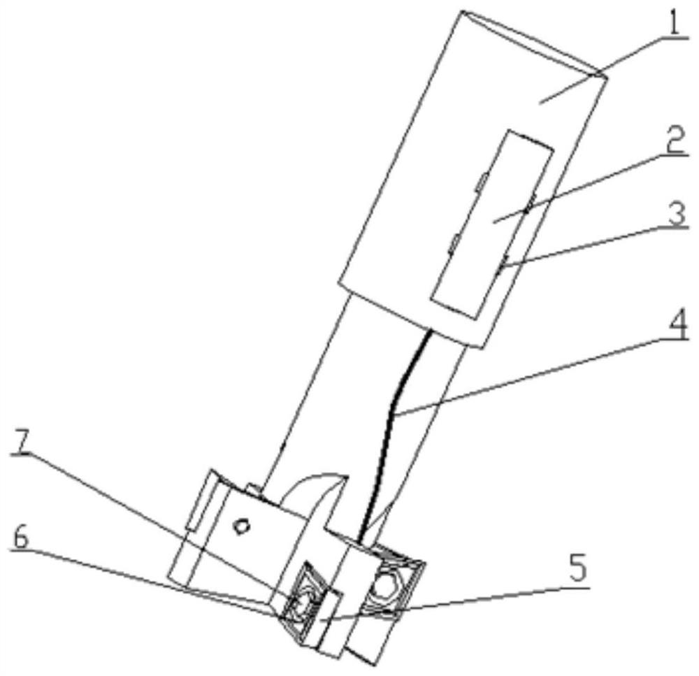 Transient milling temperature testing device capable of following cutter-cutting contact abrasion