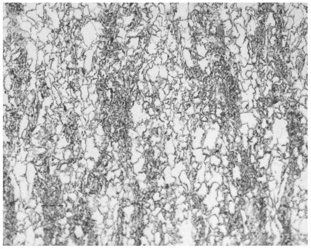 Low-alloy steel plate and heat treatment method for steel plate