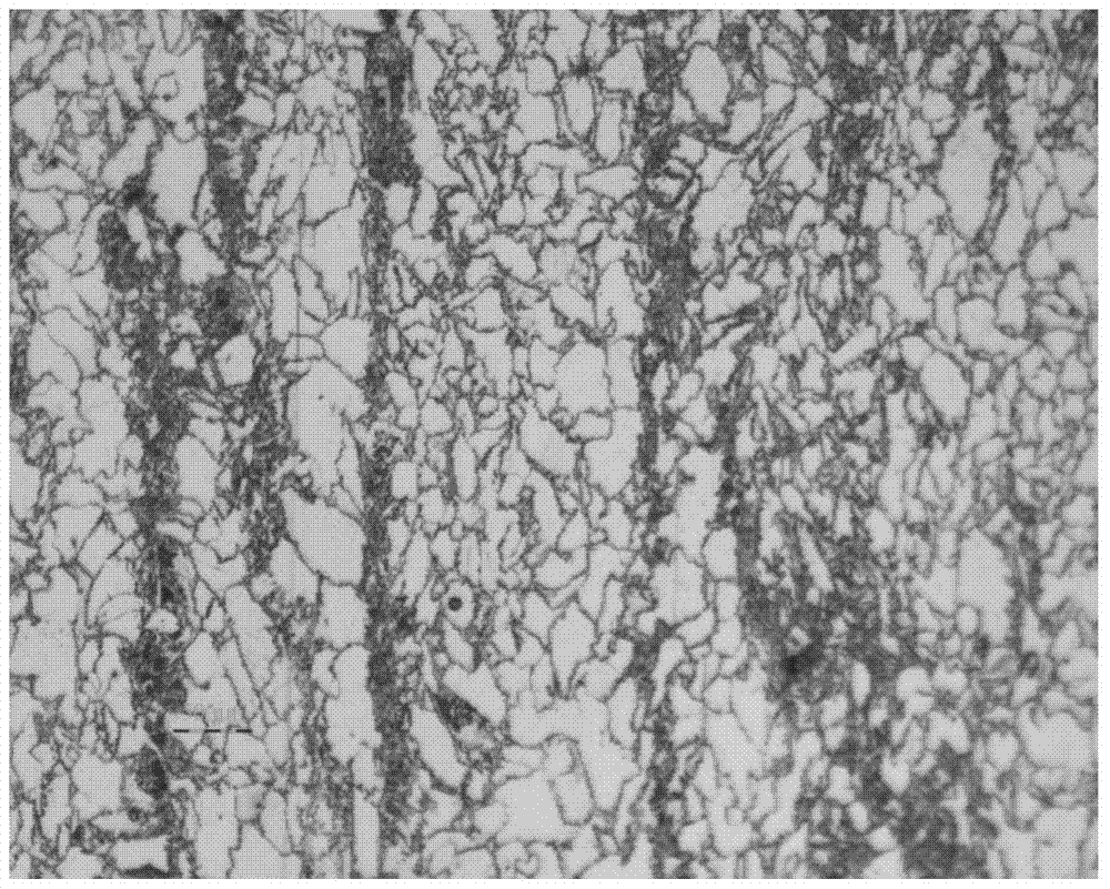 Low-alloy steel plate and heat treatment method for steel plate