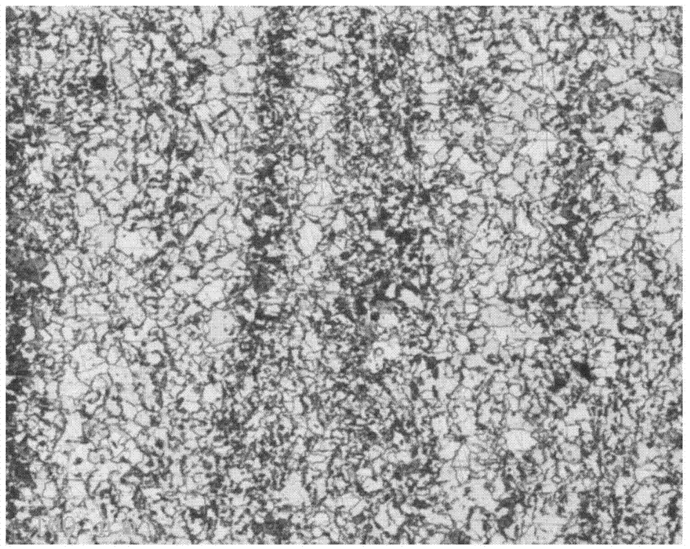 Low-alloy steel plate and heat treatment method for steel plate