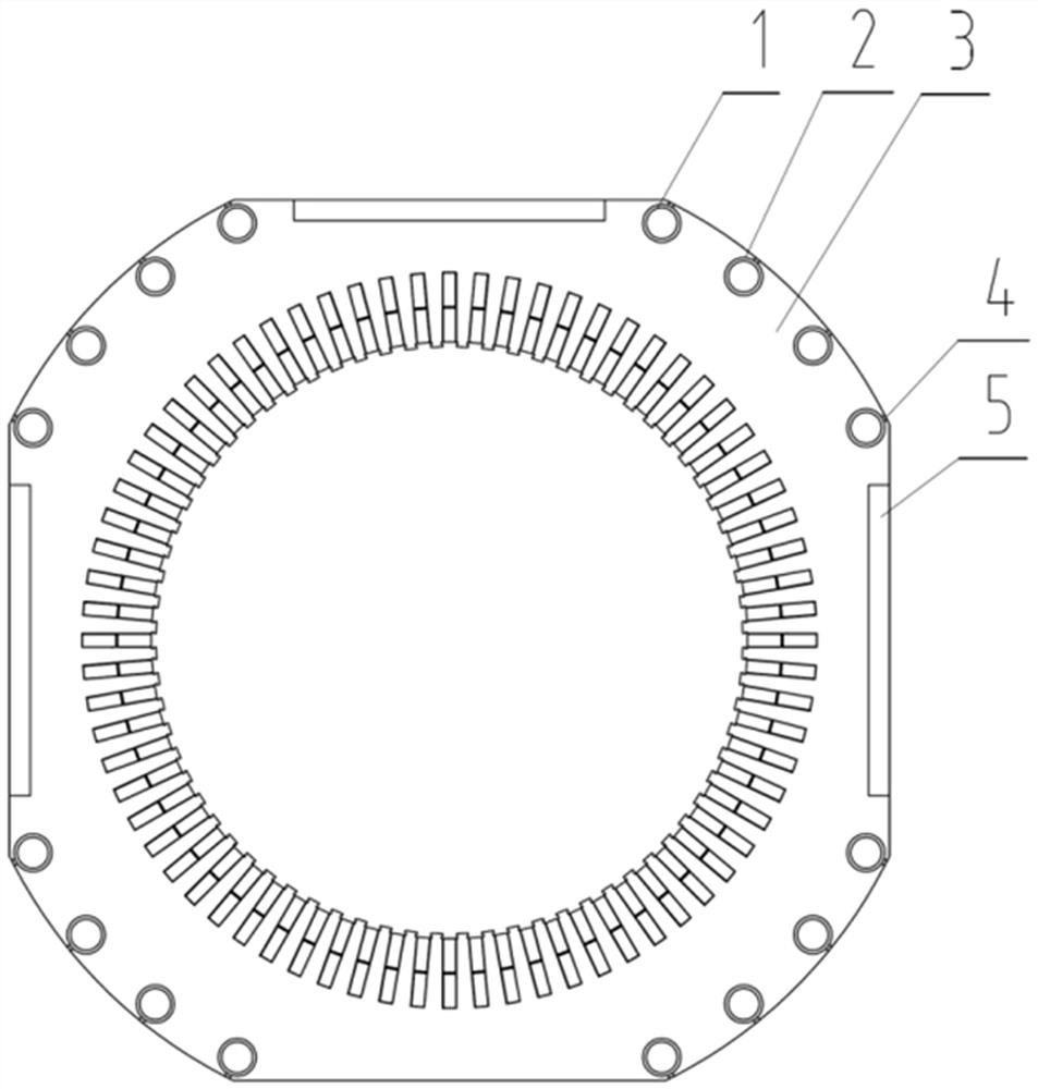 Internal and external alternating type totally-closed water cooling structure applied to permanent magnet traction motor