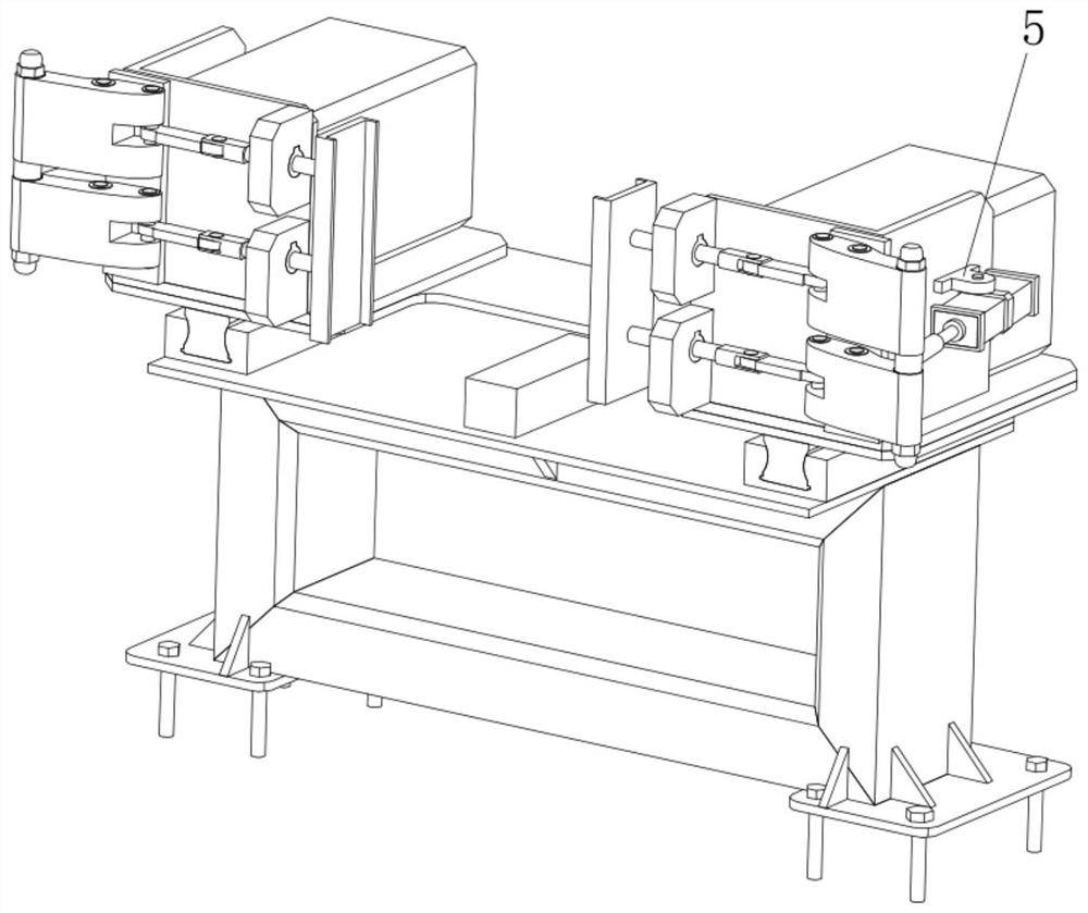 Diesel engine tray clamping structure