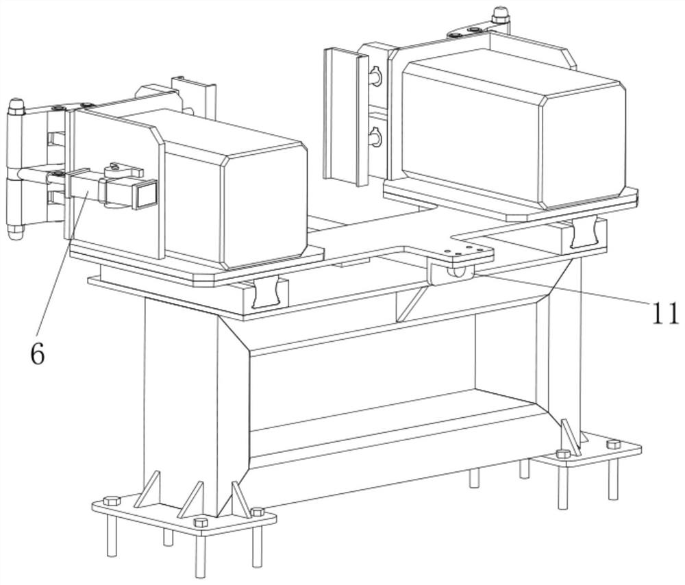 Diesel engine tray clamping structure