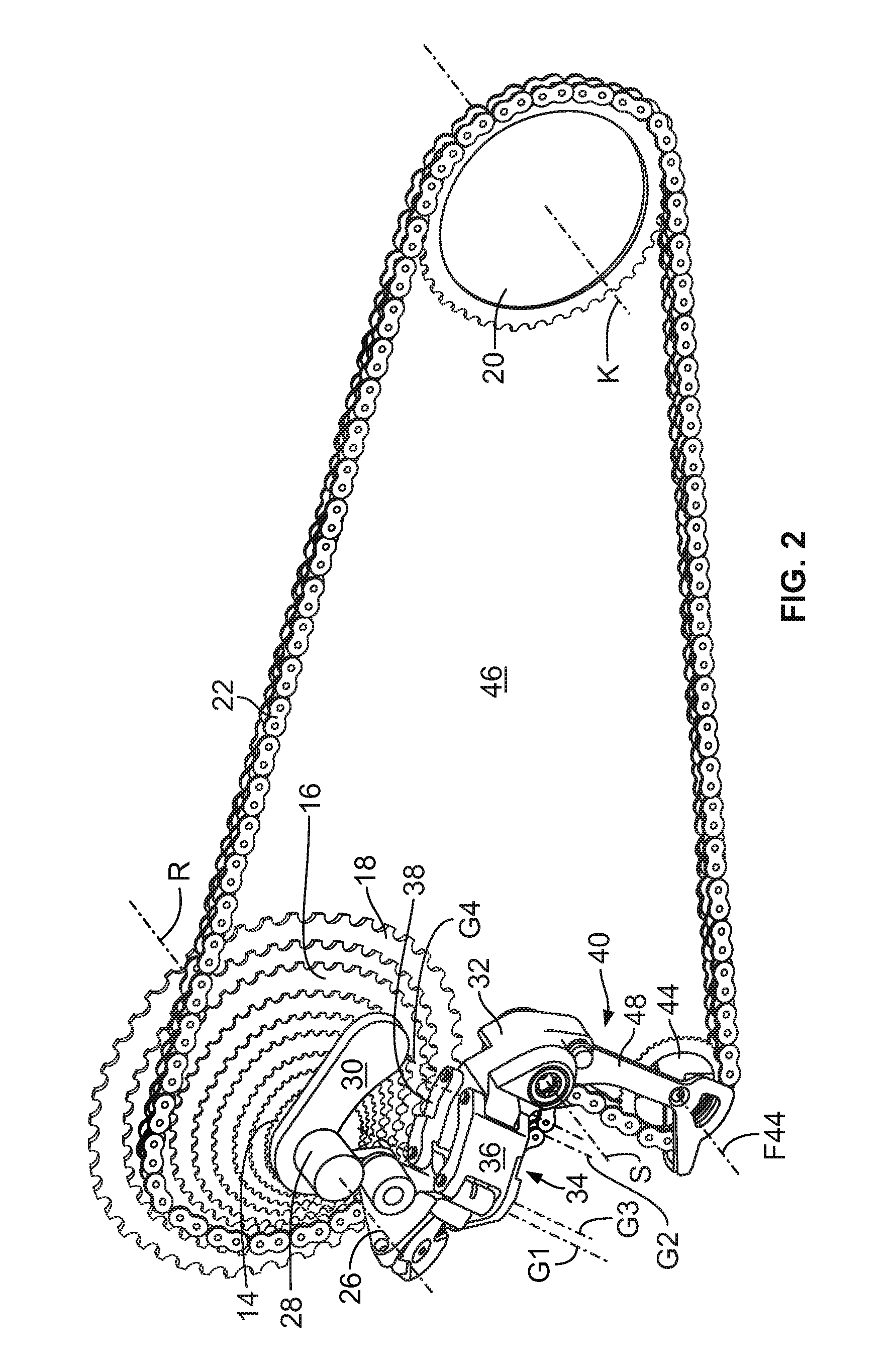 Drive arrangement for a bicycle, having a greater difference in the number of teeth between the largest and the smallest rear chain sprocket