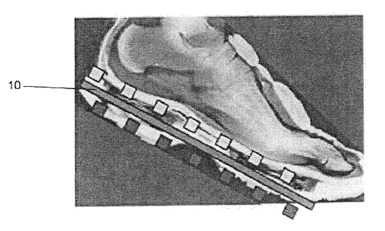 Pad comprising an extruded mesh and method of making thereof