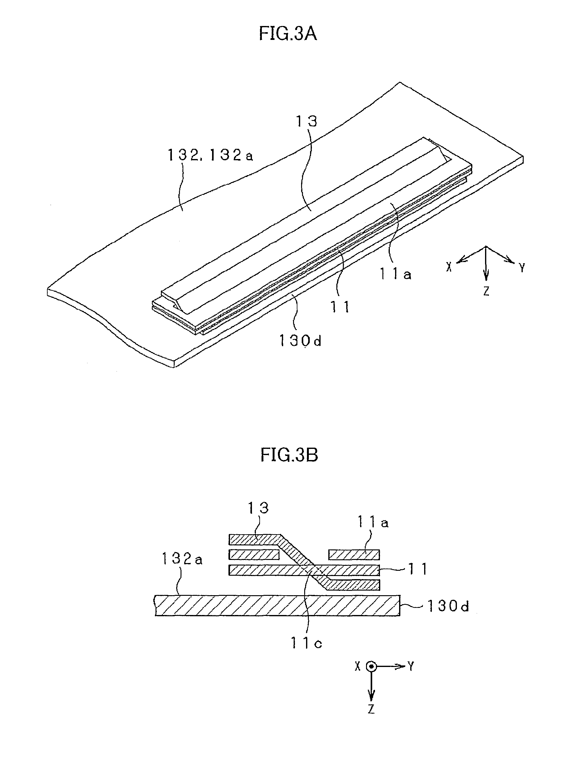 Antenna device and communication device