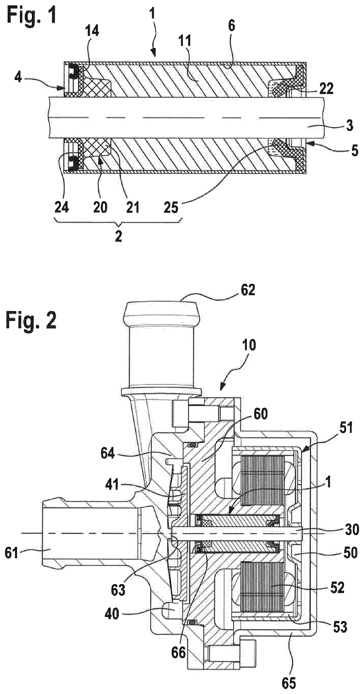 Sliding-contact bearing with a sealing arrangement, and water pump with same