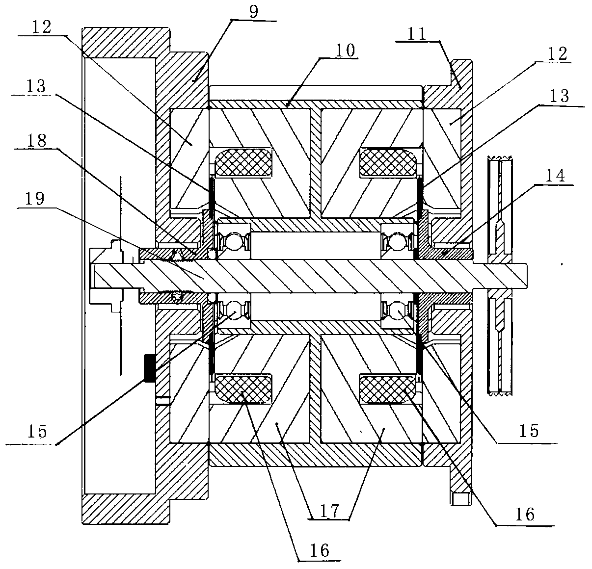 Traverse yarn guide device for spooling